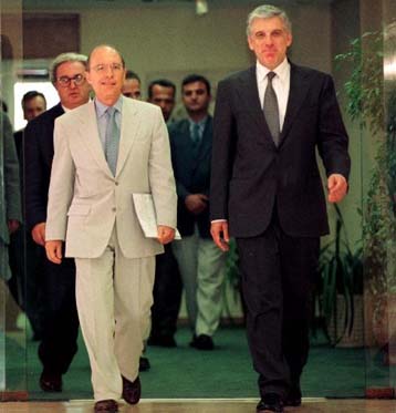 Το 51% των ΔΕΚΟ σε ιδιώτες