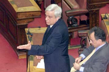 Ερωτήσεις στη Βουλή από Παπαθεμελή και Παυλόπουλο για τον κώδικα ιθαγένειας