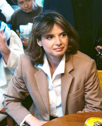 Στις δέκα δρχ. περιορίζεται η αύξηση στις τιμές των καυσίμων