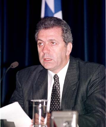 Δημόσια συγγνώμη θέλει ο Δ.Αβραμόπουλος από το Λ.Νικολάου