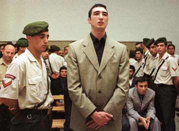 Ξεκίνησε η δίκη 20 Τούρκων για τη δολοφονία των οπαδών της Λιντς