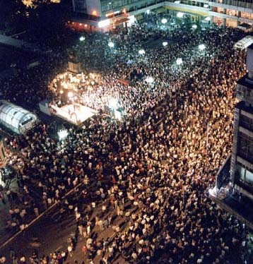 Σερβικό δικαστήριο καταδικάζει 143 Αλβανούς – Στη Βουλή το αντιτρομοκρατικό νομοσχέδιο του Μιλόσεβιτ