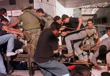 Χαώδης η κατάσταση στο νότιο Λίβανο κατά την αποχώρηση των Ισραηλινών