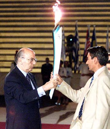 Κόντρα Νικολάου-Αβραμόπουλου για την τελετή αφής της Ολυμπιακής Φλόγας