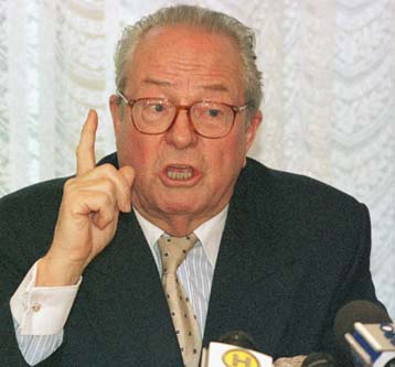 Ο εθνικισμός είναι ο μοναδικός δρόμος, υποστηρίζει ο Λεπέν από την Ουκρανία