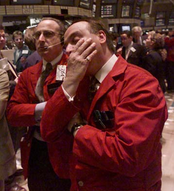 Πτώση του Nasdaq και μικρότερες απώλειες για τον Dow Jones κατά το άνοιγμα της Δευτέρας