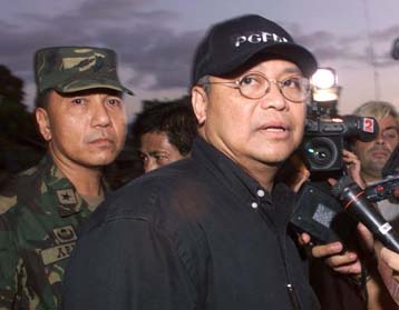 Η Αμπού Σαγιάφ έστησε τους διαπραγματευτές της κυβέρνησης των Φιλιππίνων