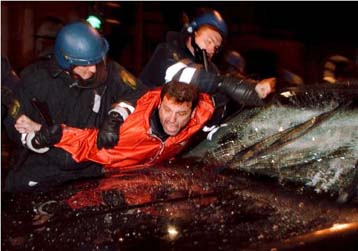 Απαγόρευση μετάβασης σε Ολλανδία – Βέλγιο επέβαλαν οι Αγγλοι σε 15 συλληφθέντες της Κοπεγχάγης