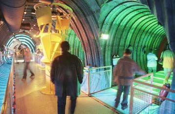 Εκατό… εικονικά μέτρα κάτω από τη θάλασσα