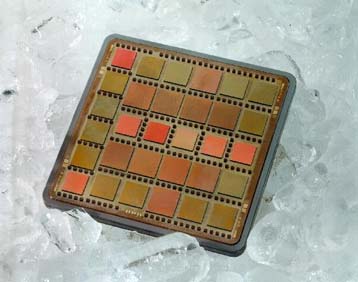 Intel Pentium III Xeon 700ΜΗz για διακομιστές πολλαπλών επεξεργαστών