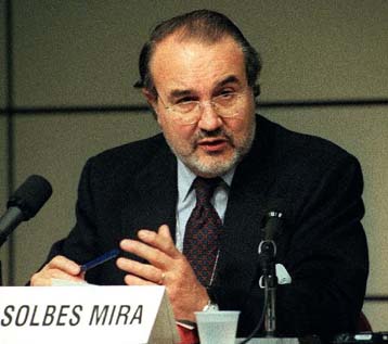 Ο Σόλμπες βλέπει τα πρώτα νέα μέλη της ΕΕ το 2003