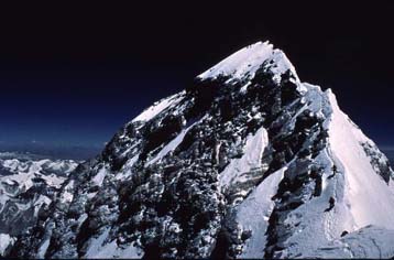 Σε 16 ώρες… στην κορυφή του Εβερεστ