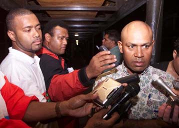 Συνεχίζεται η ομηρία του πρωθυπουργού των Φίτζι καθώς η κρίση κλιμακώνεται