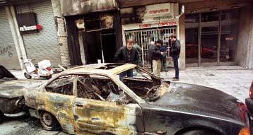 Επίθεση με μολότοφ σε πέντε αυτοκίνητα στου Ζωγράφου