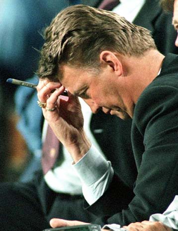 Και επίσημα τέλος ο Φαν Γκάαλ – Βενγκέρ και Καπέλο οι υποψήφιοι για τον πάγκο της Μπάρτσα