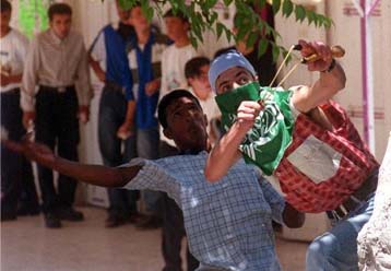 Συνεχίζονται οι αιματηρές συμπλοκές στη Δυτική Οχθη και τη Λωρίδα της Γάζας