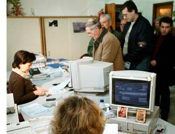 Και το απόγευμα θα λειτουργούν οι δημόσιες υπηρεσίες από τον Οκτώβριο