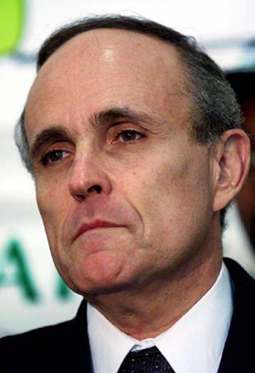 Αποσύρθηκε ο Τζουλιάνι από την εκλογική κούρσα