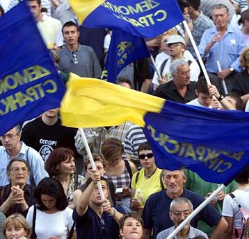 Μεγάλη διαδήλωση στο Βελιγράδι κατά της φίμωσης των ανεξάρτητων ΜΜΕ