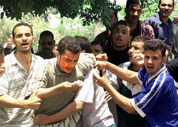 Αλυσιδωτές αντιδράσεις προκαλεί το βλάσφημο βιβλίο του Χαϊντάρ Χαϊντάρ