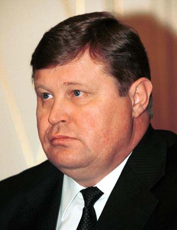 Ο Πούτιν στέλνει τον Ουστίνοφ να πολεμήσει την ολιγαρχία