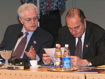 Με μείωση της προεδρικής θητείας θα αντιμετωπίσει ο Ζοσπέν τη συγκατοίκηση