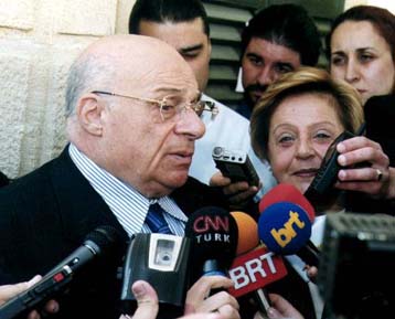 Με κατασχέσεις συνεχίζονται οι διώξεις κατά τουρκοκυπριακής εφημερίδας