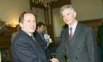 Πέντε εβδομάδες θερινής άδειας προβλέπει η νέα Συλλογική Σύμβαση Εργασίας