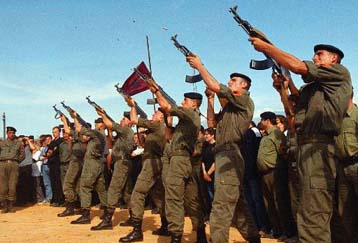 Σε νέο κύκλο βίας κινδυνεύουν να εμπλακούν τα Βαλκάνια εάν αποχωρήσει το ΝΑΤΟ