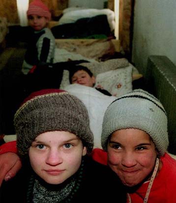 Από υποσιτισμό και ασθένειες κινδυνεύουν τα παιδιά στη Μολδαβία