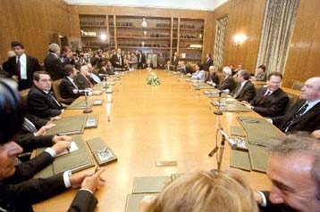 Πυρκαγιές, καύσωνας και τουρισμός  στην ατζέντα του υπουργικού συμβουλίου