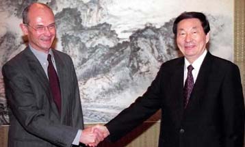 Στο εδώλιο ο Γάλλος επίτροπος Πασκάλ Λαμί