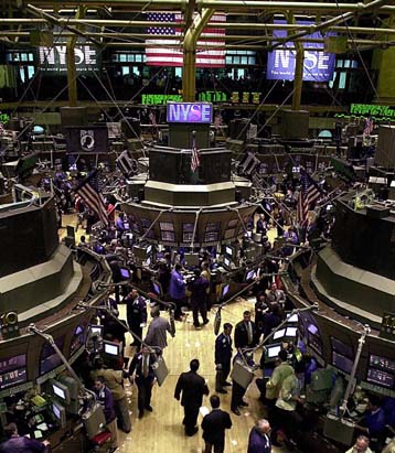 Ανοδος για τον Dow Jones – πτώση για τον Nasdaq, κατά το άνοιγμα της Δευτέρας