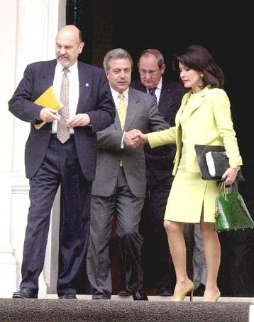 Συνάντηση Σημίτη με Πάγκαλο, Αβραμόπουλο και Γ. Αγγελλοπούλου για το 2004
