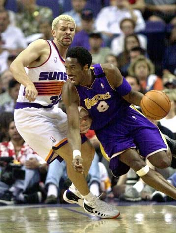 Το Φοίνιξ διέλυσε τους Λέικερς