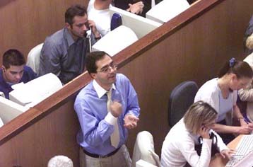 Σήμερα η πρεμιέρα της αλλαγής στην τιμή κλεισίματος