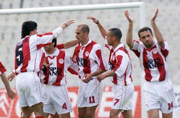 Πιο κοντά στον τέταρτο τίτλο του ο Ολυμπιακός, 2-0 τον ΟΦΗ