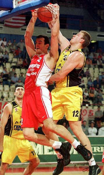 Ζωντανός στο κυνήγι της Suproleague ο Ολυμπιακός με 72-56 επί της ΑΕΚ