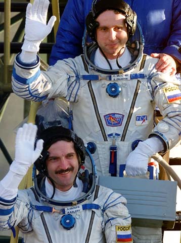 Με νέα ειδική κόλλα επισκευάστηκε ο Μιρ