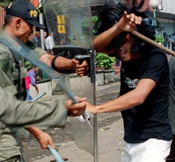 Ταραχές στην κινεζική συνοικία της Τζακάρτα