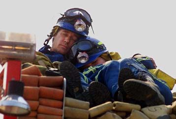 Συνεχίζουν το καταστρεπτικό τους έργο οι πυρκαγιές στο Λος Αλαμος