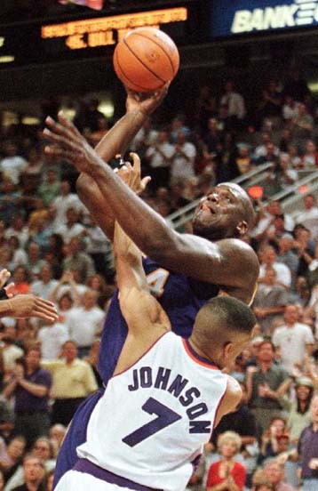 Οι Λέικερς 3-0 τους Σανς και το Μαϊάμι 2-1 τη Νέα Υόρκη