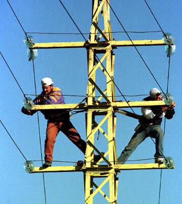 Η μετοχοποίηση της ΔΕΗ πρέπει να συνοδεύεται από αύξηση των τιμολογίων, αναφέρει σχετική μελέτη