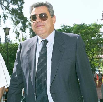 Μήνυση κατά του Γ.Καρατζαφέρη για συκοφαντική δυσφήμηση κατέθεσε ο Τ.Μαντέλης