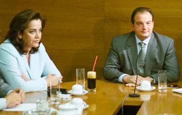 Να αφήσει πίσω της την υπόθεση Καρατζαφέρη επιχειρεί η ηγεσία της ΝΔ