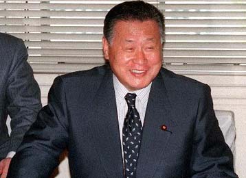 Σκανδαλολογίες στην Ιαπωνία για νεανικές περιπέτειες του πρωθυπουργού