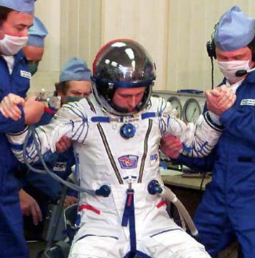 Διαστημικός περίπατος για τα ρήγματα του Μιρ