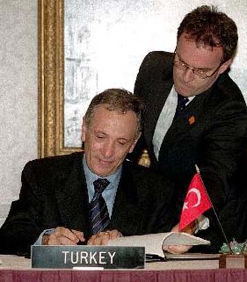 Παραπομπή στη Χάγη, εάν δεν ευοδωθεί ο διμερής διάλογος, βλέπει τώρα ο Τζεμ