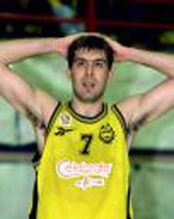 Ανανέωσε για δύο χρόνια στη Δάφνη ο Σταυρακόπουλος