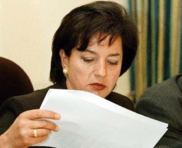 Την επίσπευση επιβολής ποινών σε υπαλλήλους ζητεί από τους υπουργούς η Β.Παπανδρέου